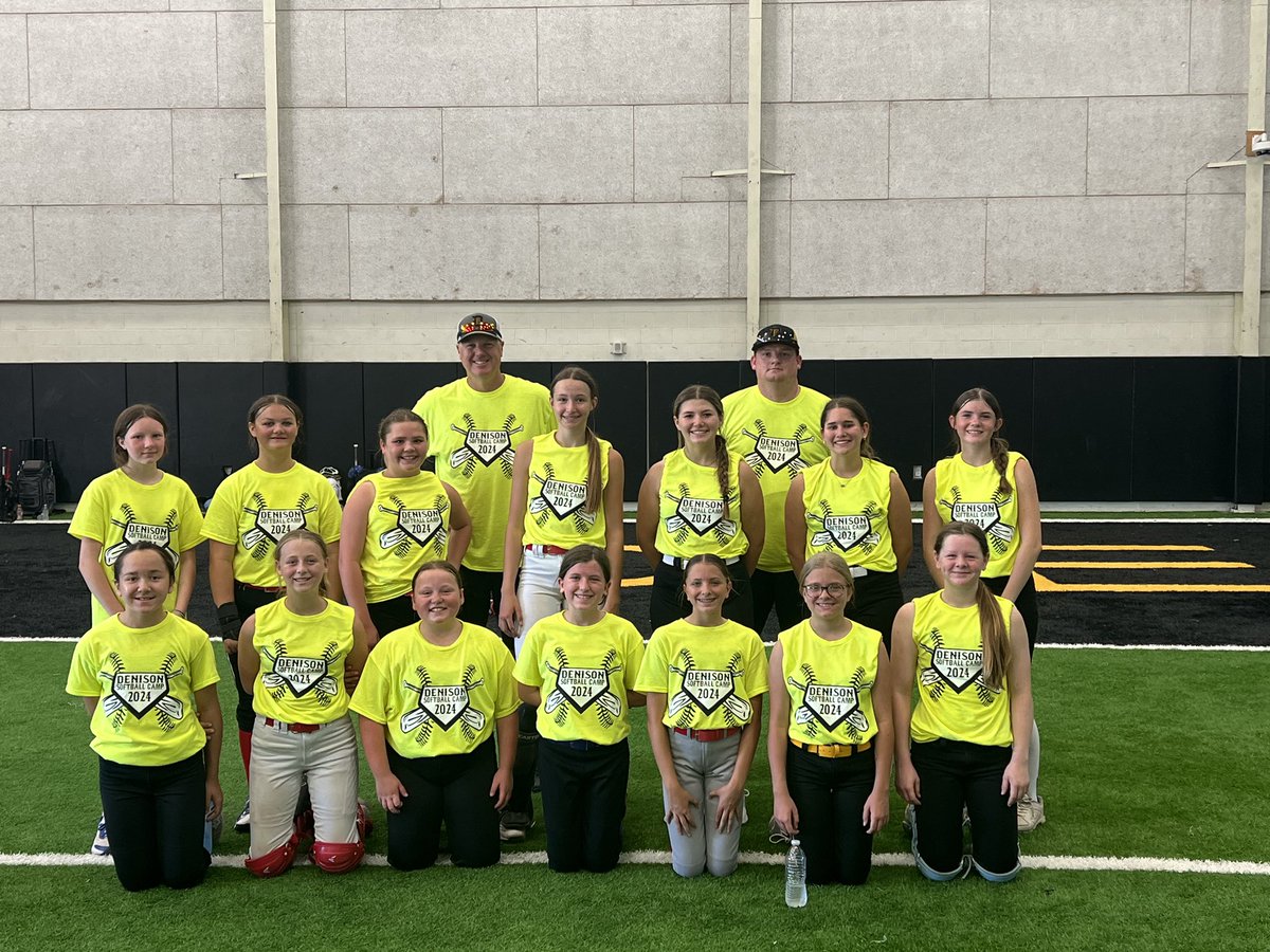 DHSLJSoftball's tweet photo. What a FUN week coaching these young athletes and developing their skills! Lady Jacket Devo Camp 2024!! #BreatheBelieveBattle #DefineYourself https://t.co/D857l5sTkm