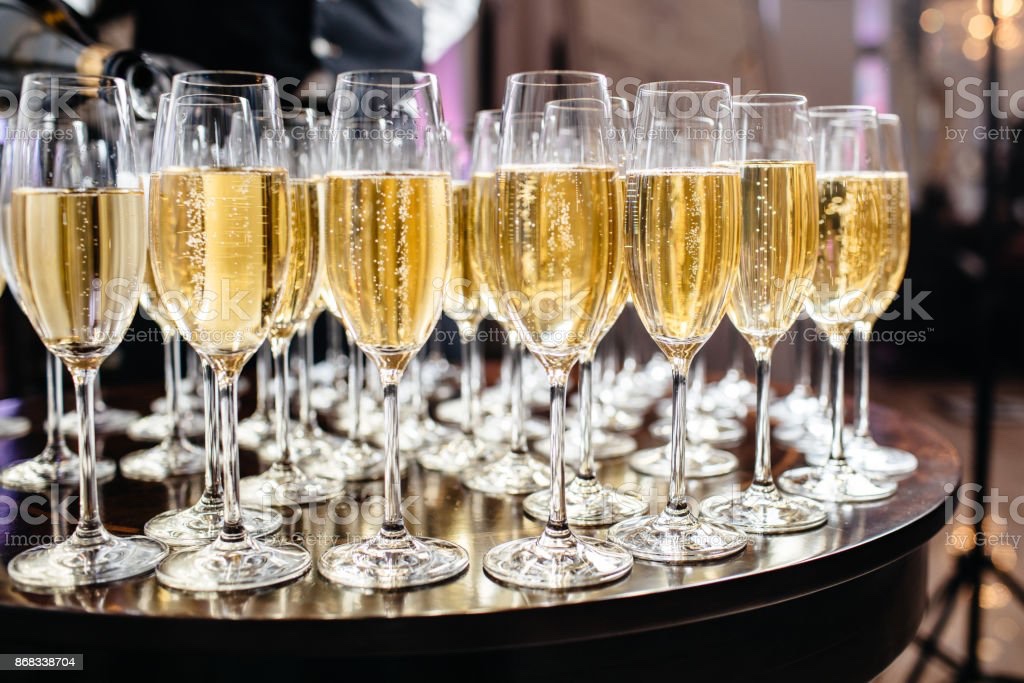 Randbreloaded's tweet photo. Bring friends and family together in the holiday spirit with VIP table tickets to "Bon Vivant New Year Soiree" https://t.co/SJDEIzpTVN #NYC #party #JanuarySpecial #gifts #happynewyear #DMV #WashingtonDC #Baltimore https://t.co/PkkeDpdpW7