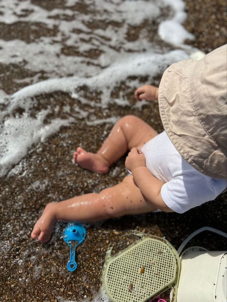 obroseyxd's tweet photo. Today was beach day with the little pack. 

          Let’s hit the summer time kiddos https://t.co/GZteS4HgTf