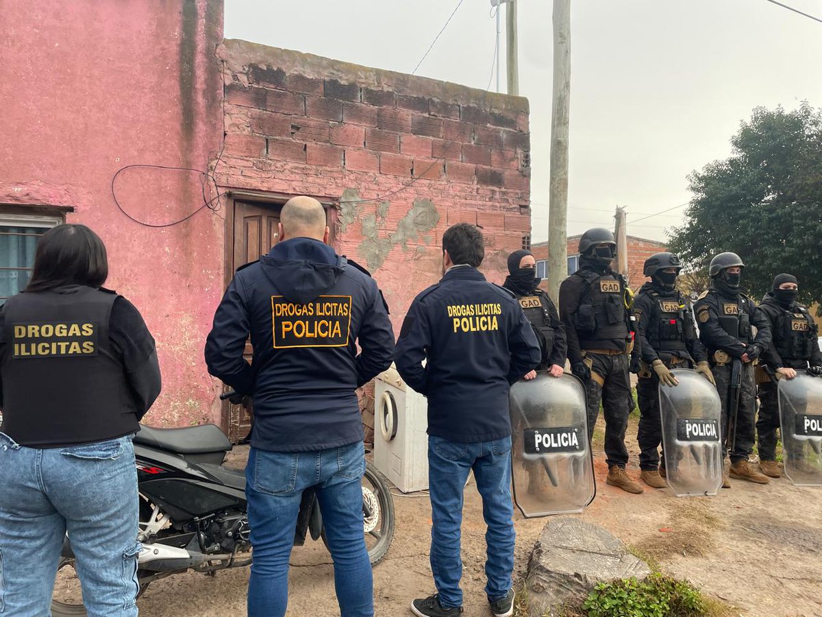 ⭕ SEGURIDAD

👉 Un detenido por comercializar estupefacientes.

facebook.com/share/p/GqKJn1…