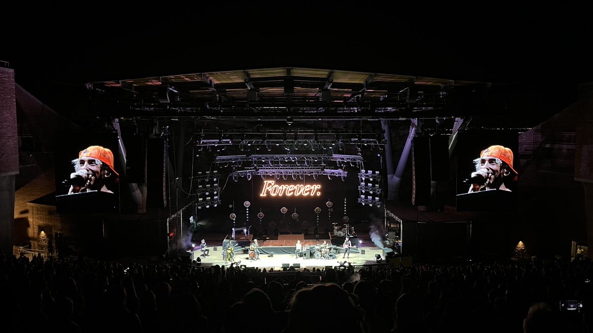 shelbae160's tweet photo. After 15 years I finally saw @AllTimeLow at Red Rocks ❤️❤️❤️

Thank you SO much for filling my heart @AlexGaskarth @riandawson @zackalltimelow @JackBarakat https://t.co/F3XLTtOyWD
