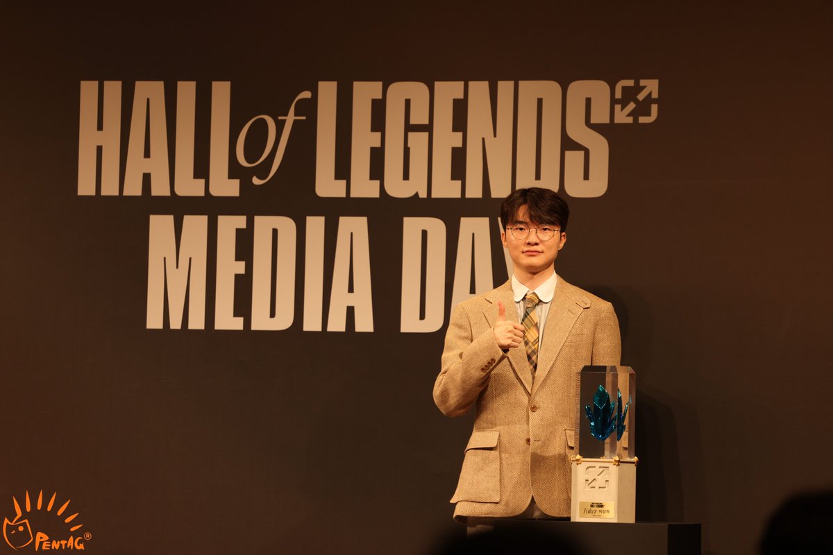 uunn2_'s tweet photo. Faker HALL of LEGENDS
전설의 전당

#Faker #페이커 https://t.co/ehv5FNr9qo
