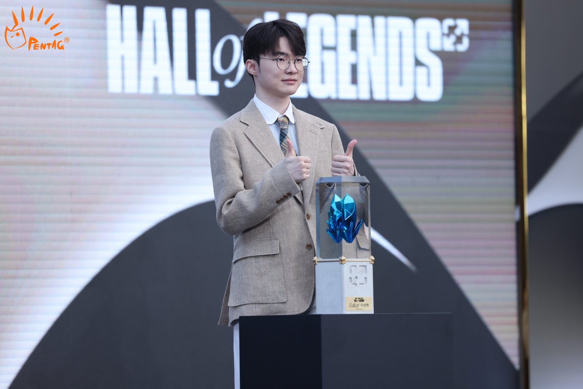 uunn2_'s tweet photo. Faker HALL of LEGENDS
전설의 전당

#Faker #페이커 https://t.co/ehv5FNr9qo
