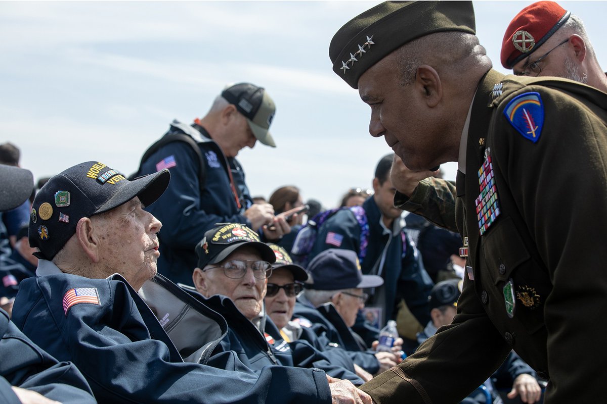 USArmy's tweet photo. Honoring heroes

#WorldWarII veterans met with cheers and applause from throngs of well-wishers as they arrived in Normandy, France, for events commemorating the 80th anniversary of #DDay.

▶️ https://t.co/d3go5bPjMa

#DDAY80 https://t.co/f8Pe1sDQ5D