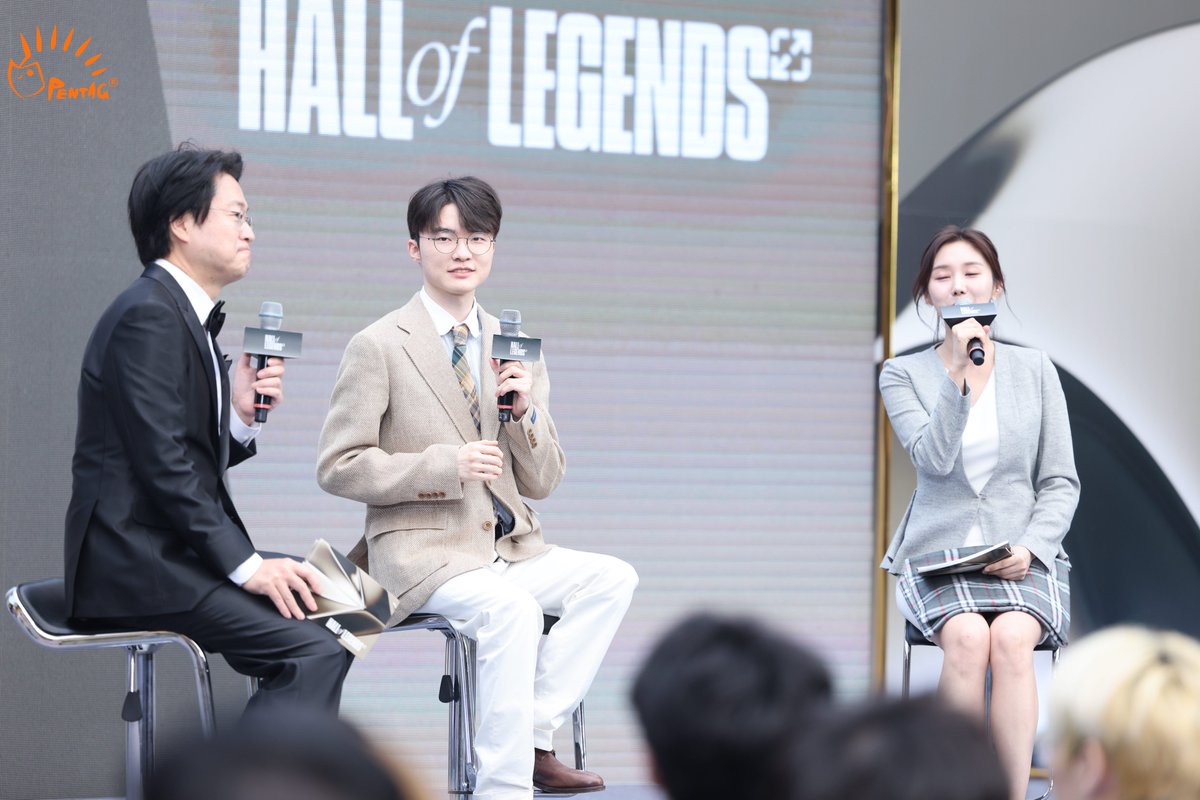 uunn2_'s tweet photo. Faker HALL of LEGENDS
전설의 전당

페이커 본인피셜
근본챔 오리아나
최애챔 아지르

#Faker #페이커 https://t.co/riWirxbHAw