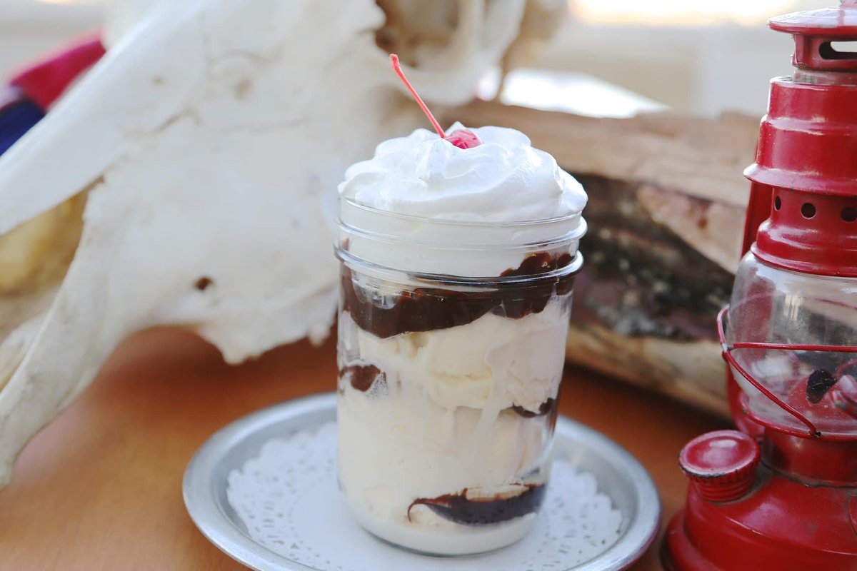 RustlersRooste's tweet photo. 🌵☀️ It's a scorchin' 112 degrees in #Phoenix today, so why not head on up the mountain &amp; cool off with our delicious Ice Cream Sundae! 🍨🏔️ Trust me, it's the perfect way to beat the heat &amp; treat yourself to a sweet treat. 

So grab your cowboy hats and come on up! 🤠🍦 https://t.co/aVERKmdZ17