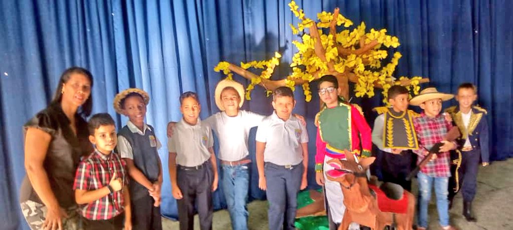 La Brigada Bicentenaria de la UEN SUCRE rinde Homenaje al Gran Mariscal de Ayacucho Antonio José de Sucre en el marco de un año más de su fallecimiento. ¡Orgullosos de ser venezolanos!🇻🇪
<a href="/_LaAvanzadora/">Yelitze Santaella</a> <a href="/gracielamarilis/">Graciela Rapisarda</a> <a href="/gestionperfecta/">Carmen Meléndez</a>