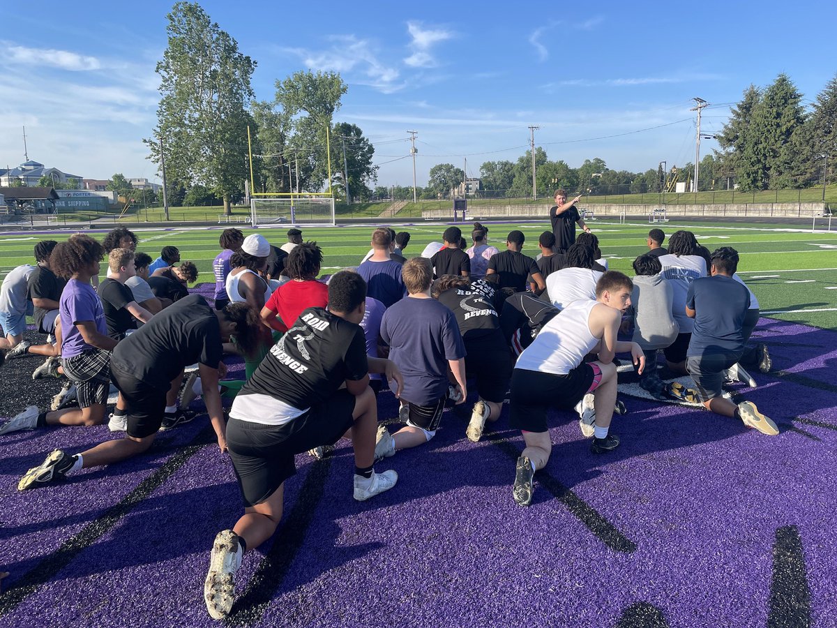 Coachpadgett71's tweet photo. Awesome week of @MuncieCentralFB with our breakfast club and lock in. Topped it all off with a great experience today at @BallStateFB camp! It’s a great day to be a Bearcat! https://t.co/wD5I2yGSdP