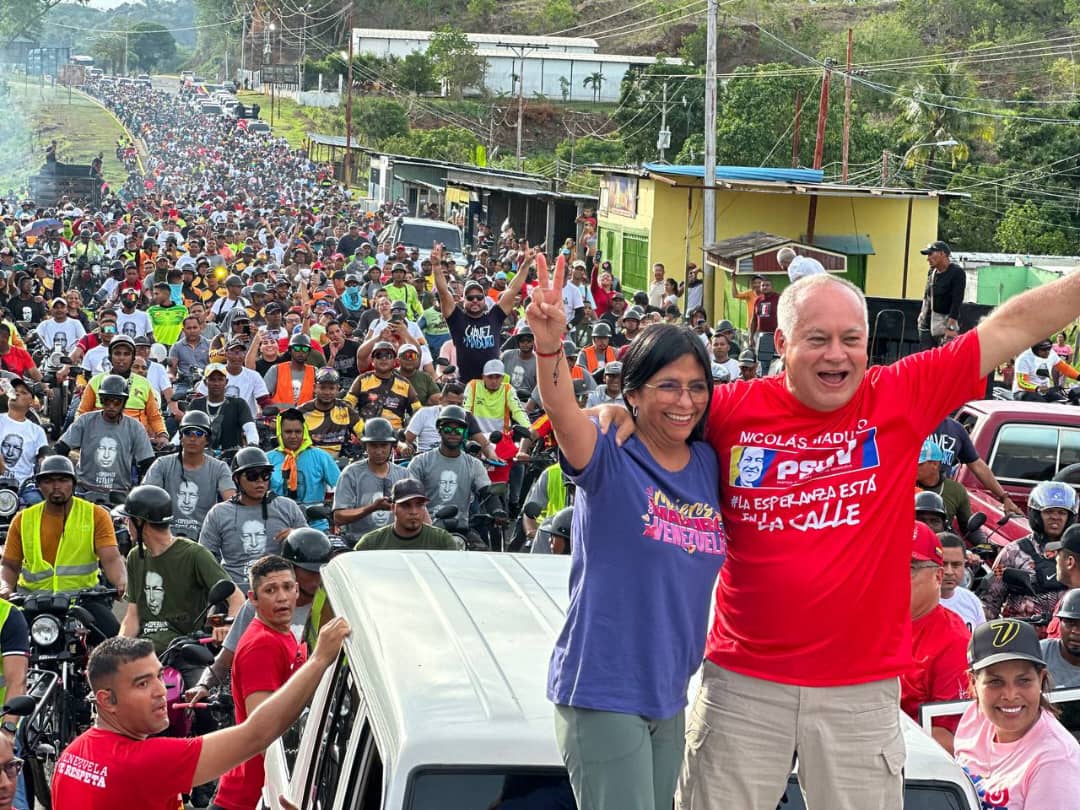 PartidoPSUV's tweet photo. Delcy Rodríguez: La Furia Bolivariana se ha despertado por toda Venezuela
https://t.co/dZOq5qqOwX

#Maquinaria1x10 https://t.co/KKKOXfHfUW