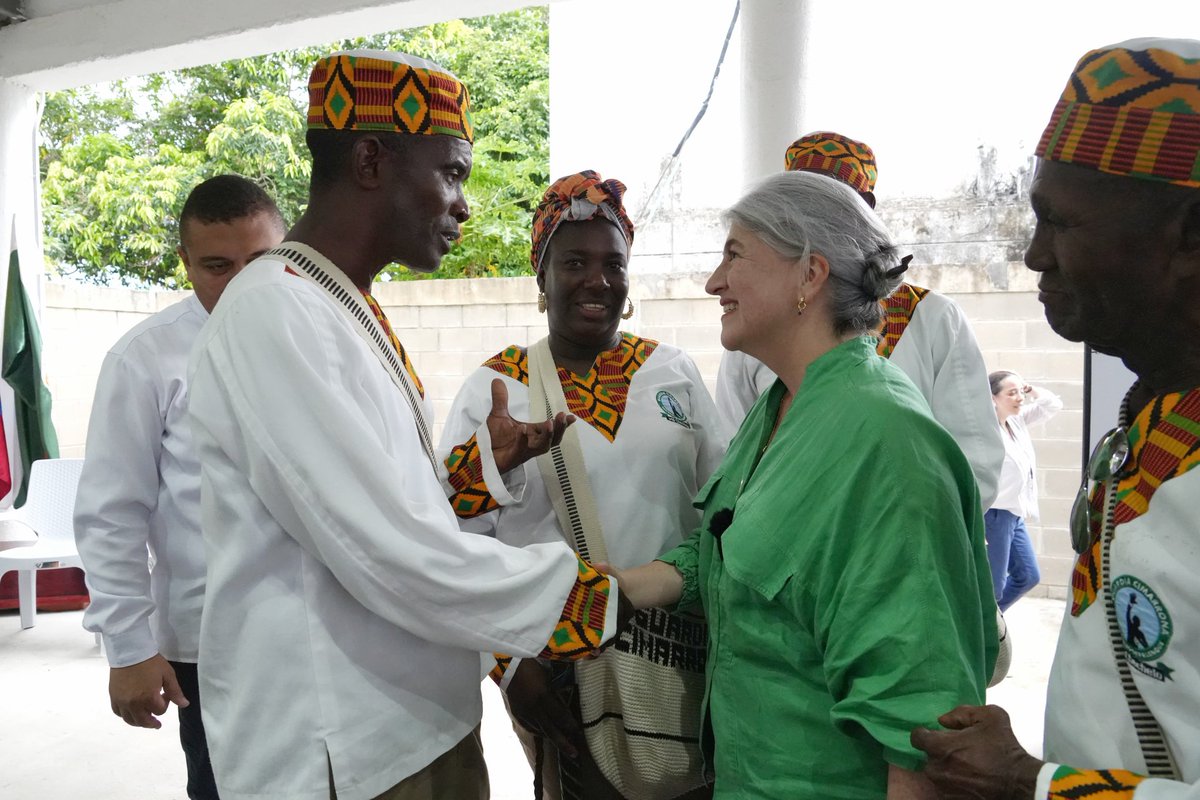 Minvivienda's tweet image. En Mahates, Bolívar, la ministra @CATALINAVELASCO y el alcalde Agustín Palomino, anunciaron el comienzo del proyecto #BasuraCero que beneficia a 43.478 habitantes de la zona urbana y rural del municipio y de los corregimientos de San Basilio de Palenque, Evitar y Malagana.