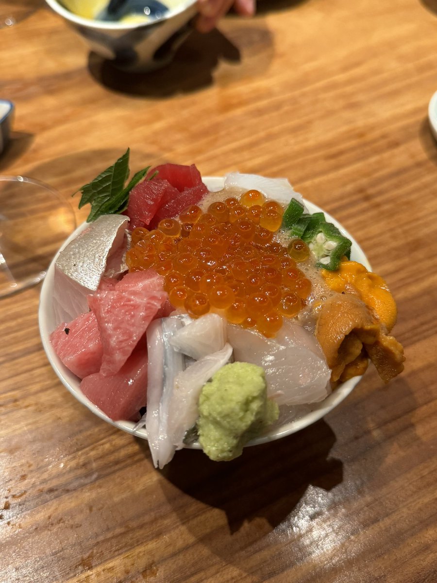 cape212's tweet photo. 贅沢丼

#丼 #グルメ #海鮮丼 https://t.co/0JbHkuRqmM
