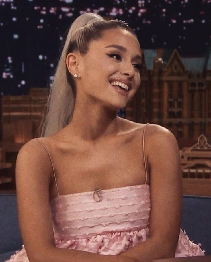 remsdwt's tweet photo. we grew up with her I'm crying https://t.co/RlnN3WDxTD