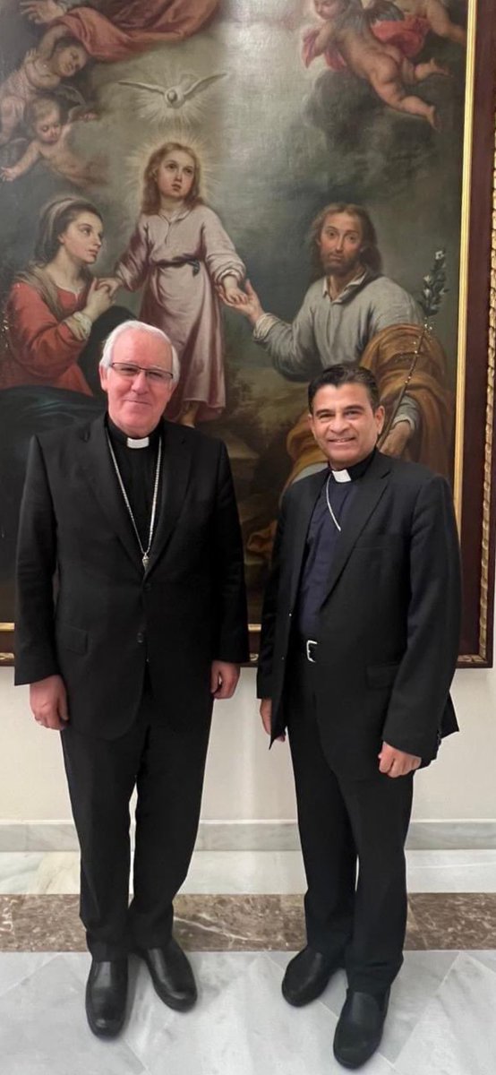 tranqandonica's tweet photo. #TranqueandoNicaragua
Nos da un gran regocijo y mucha felicidad ver de nuevo y en un buen estado de salud a Mons. Rolando Alvarez en Sevilla, España.
Bendiciones y abrazos desde su querida #Nicaragua #NoMasSandinisno #RespeteLaPatria @FlacaExplosiva @EntrelineasNoOf https://t.co/gxWwvzxlSl