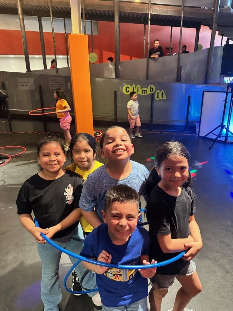 WestburySTEAM's tweet photo. Tonight was full of smiles at #playLICM #STEAMforALL @PowellsLnSchool @onewestbury @TahiraDChase https://t.co/Oqg9JCBQSO