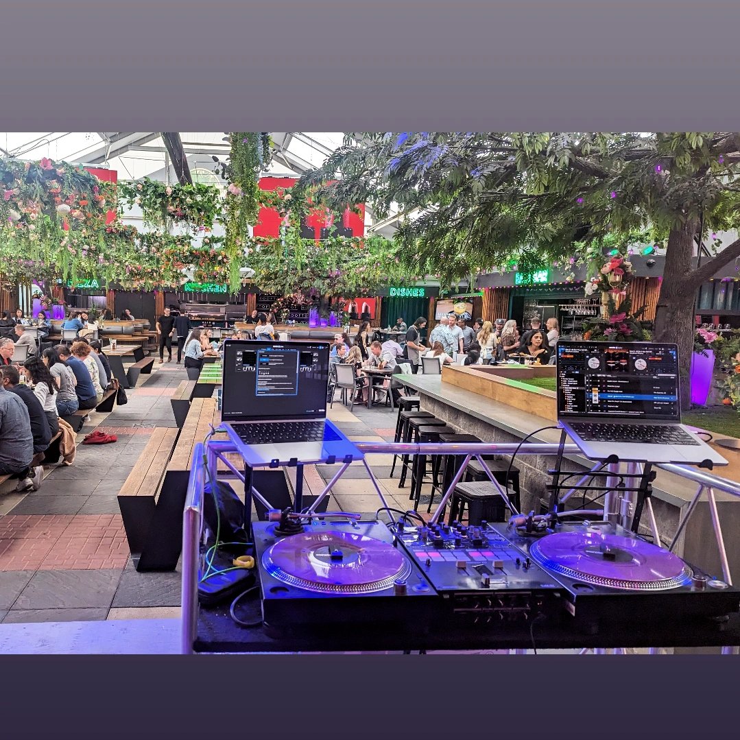 Here's my most recent live set from my residency at The Rooftop (Fridays and Saturdays from 6-9PM)! I've been listening to it a lot and I think it's good enough to share <3 <3

mixcloud.com/earl_ybird/ear…