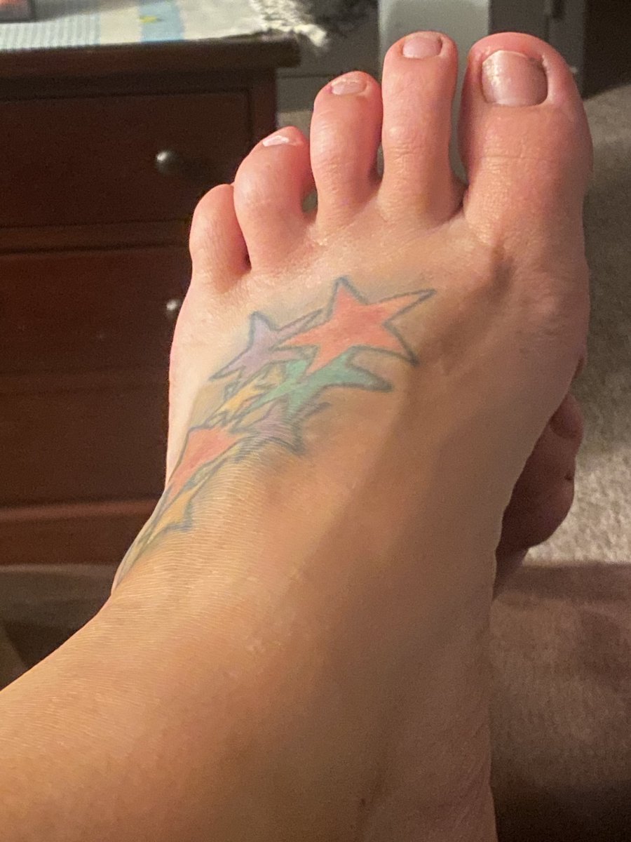 Lindasmith67504's tweet photo. Need someone to pay for this mess #feet #findom #pedicure #paypig #cashcow #sugar #daddy https://t.co/BLKtlHDUnH