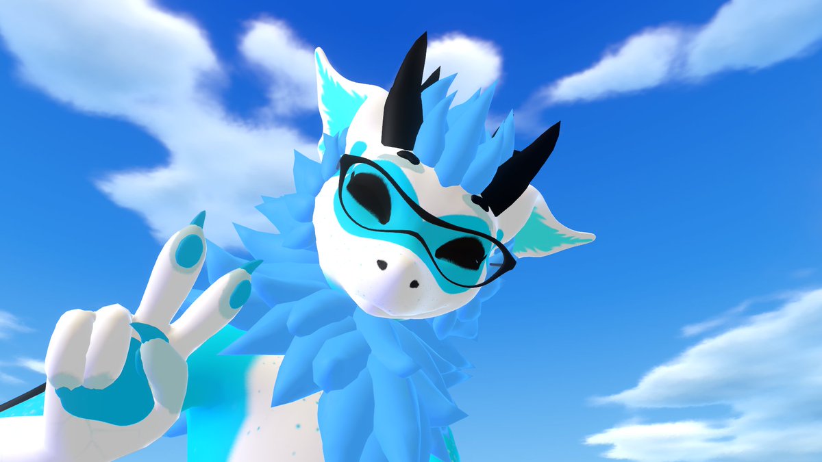 Lisalionheart2's tweet photo. If you see me at #furality come say hi https://t.co/uzZJodFiFA