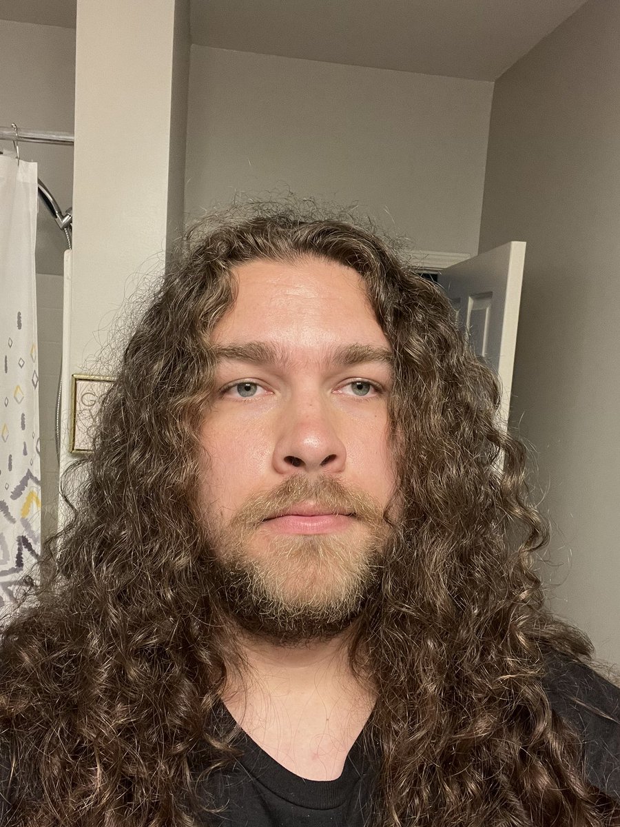 UnitOfPasta's tweet image. I look like what would happen if Weird Al, Jason Momoa and Slash had a crack child