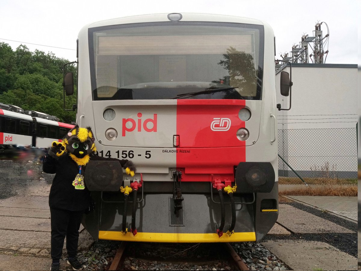 regdinonova814's tweet photo. Regi &amp; Regi coming to you! They're bring this #FursuitFriday to you!

#Praha #Prague #PragueFurry #TrainDepot #Vrsovice #PrahaVrsovice #Depot #Diesel #Trainspotting #PrazskaIntegrovanaDoprava #CeskeDrahy #RegioNova #FurryCat #Chill #Railway https://t.co/gWCWelcPfL