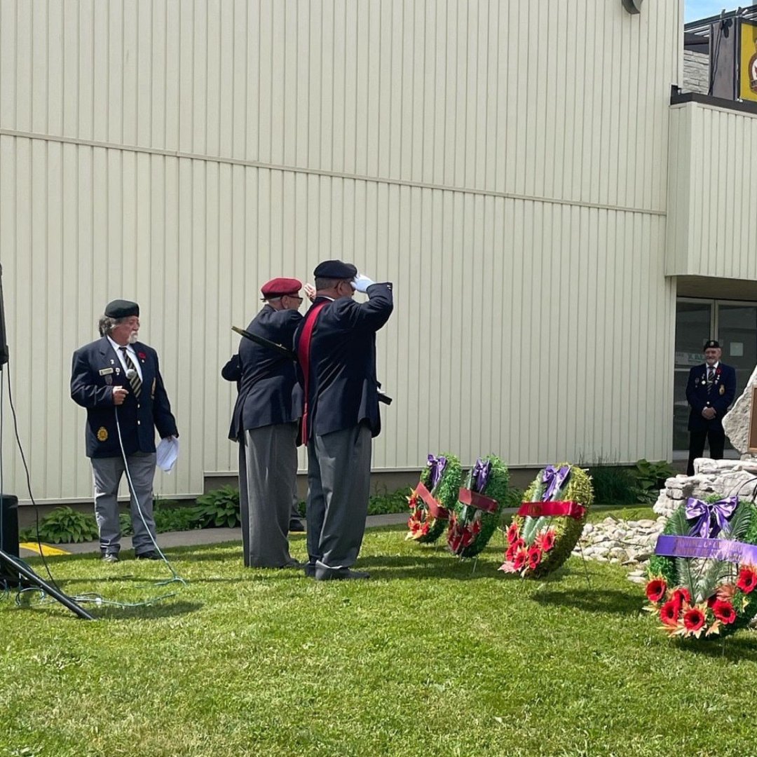 APBoardofTrade's tweet photo. Today, our team was honoured to join the @TownofAjax council, @AjaxLegion and veterans for a wreath-laying ceremony and special remarks to commemorate the 80th anniversary of D-Day and the Battle of Normandy.
#APBOT #TownofAjax #AjaxCouncil #DDay80thAnniversary #AjaxOntario https://t.co/Wu0BnSQIGi