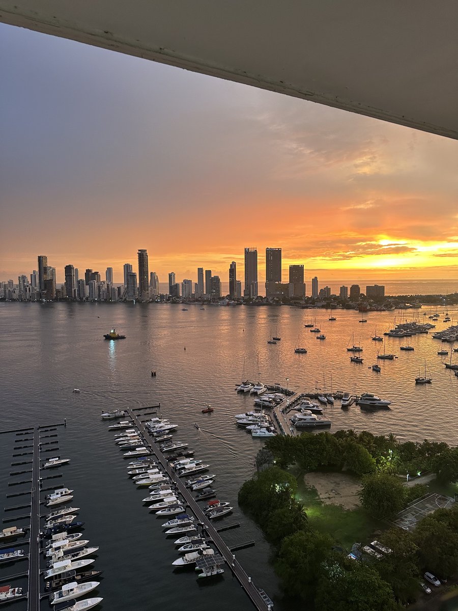 elmundodejuanch's tweet photo. Los atardeceres de mi ciudad, ese es el tuit https://t.co/3BPXVo5kdH