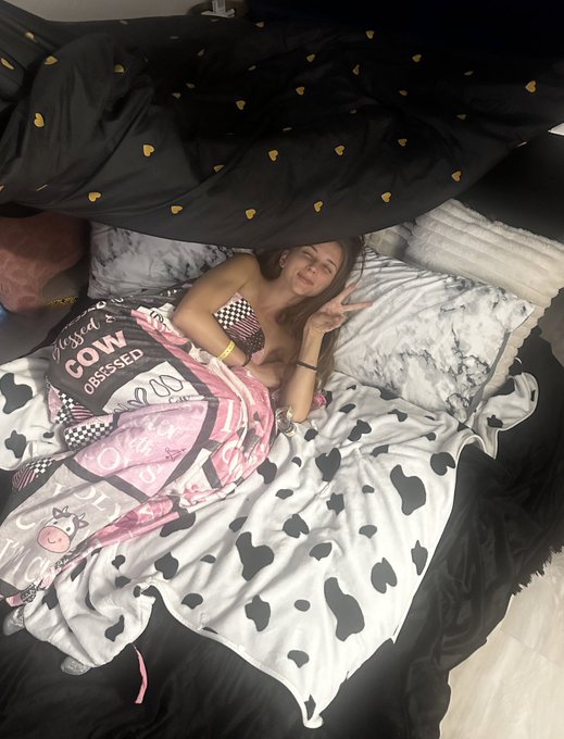 Daddy Jae Makes the Best Forts!             ✨💗🥹✨ https://t.co/9JwNBmUnKN