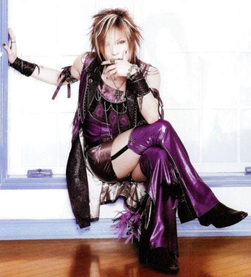 kaeporeon's tweet photo. I miss Uruha in garters https://t.co/n1dCsz0Ugg