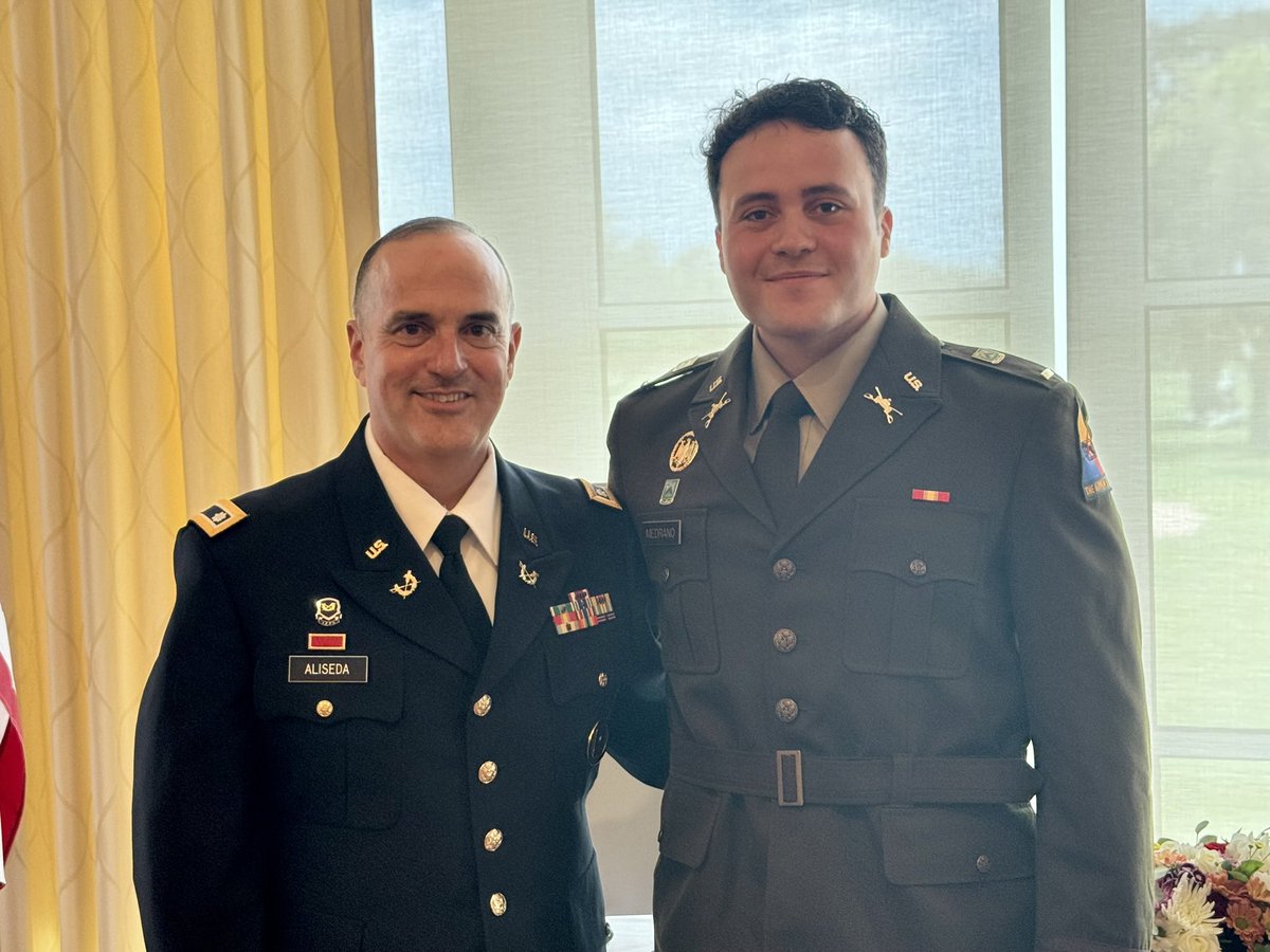 ErnieAliseda's tweet photo. Honored to conduct the commissioning ceremony for West Point graduate Alan Rafael Medrano as a 2nd Lieutenant this last Sunday. Proud of his achievement and excited for his future. Congratulations, Alan! 🇺🇸🎉 https://t.co/TScwmQ1va8