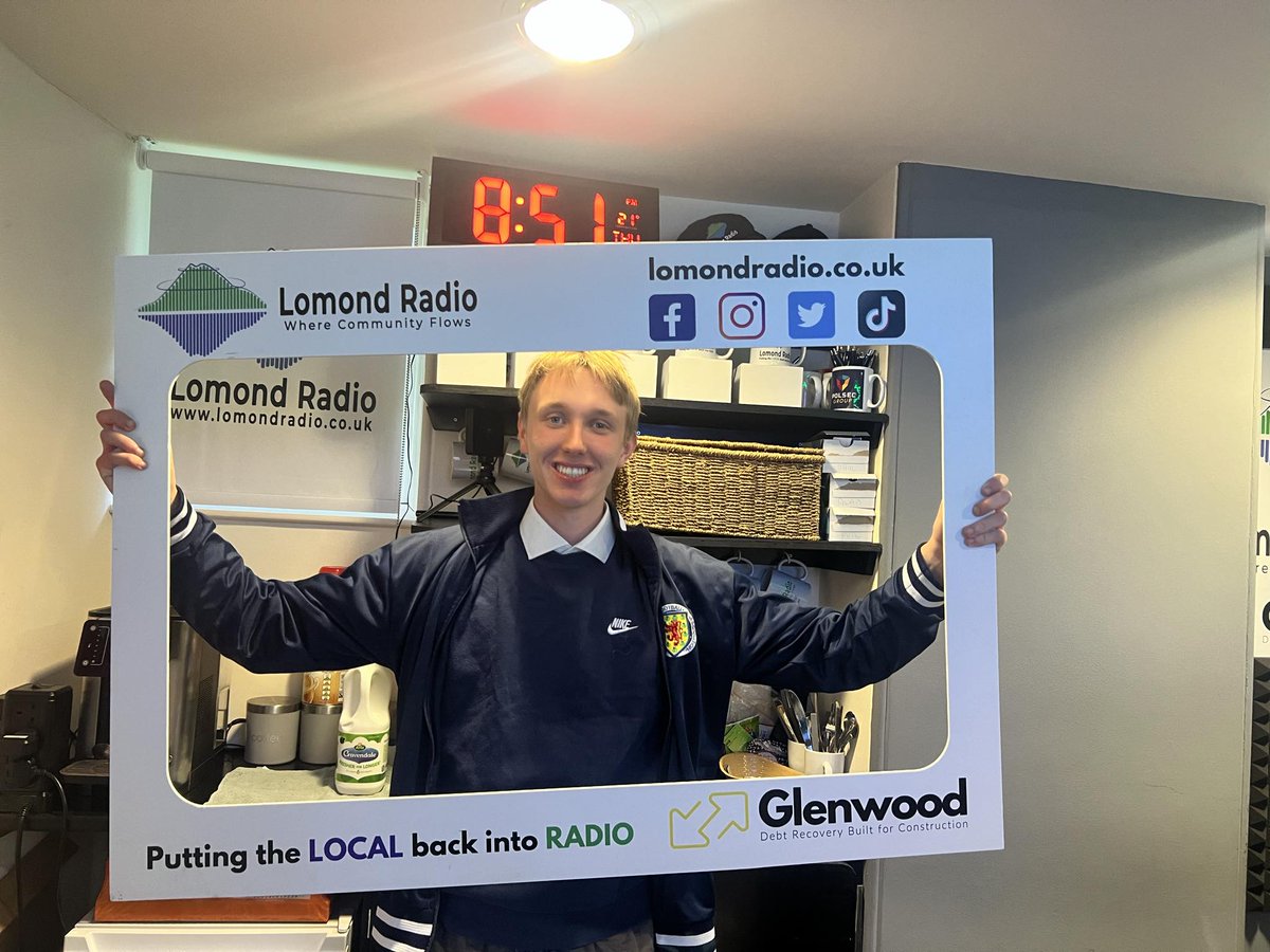 lomondradio's tweet photo. Bit of a Euros special on @ukfreshsounds with @itsrossx last night with Scotland super-fans @JakePollock117 and @_ThistleDhu live in session performing their Euro 2024 anthems.

Missed it? Don't worry.... click on the link to listen again:
https://t.co/MHzWruhAeD

#lomondradio https://t.co/R1Dop41w6U
