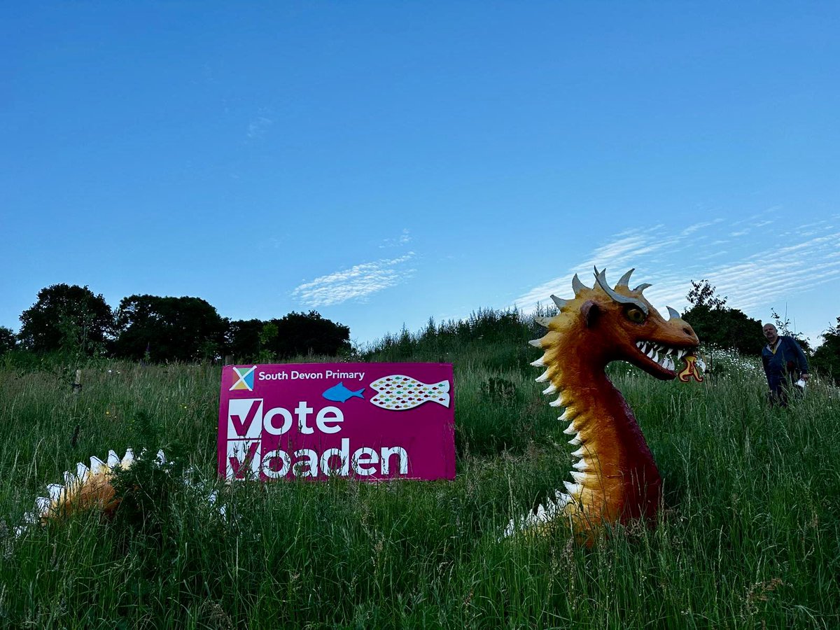 CarolineVoaden's tweet image. Even the local dragon is supporting my campaign 😂

#VoteVoaden
