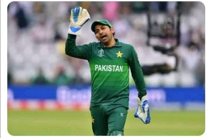 N_Abbasi96's tweet photo. Dhere deher smajh aa ra hai Sarfraz q Plyers ko "Ramdi ka bacha " kehta tha🤔
#PakvsUSA https://t.co/vrHvjNQCMy