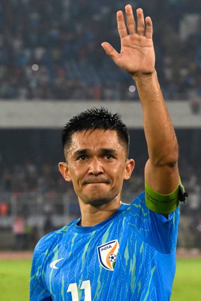 IndianFootball's tweet image. In tears of gratitude! 💙

Sunil Chhetri’s final salute to the fans who made his journey memorable. 🙏

#ThankYouSC11 #FIFAWorldCup 🏆 #BlueTigers 🐯 #IndianFootball ⚽️