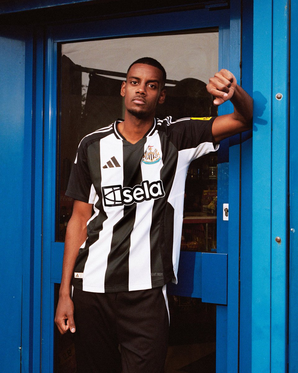 classicshirts's tweet photo. 🚨Shirt Alert🚨

Newcastle and adidas are back together for the first time since 2010 and here is their new home shirt.

It’s inspired by their 2002 home shirt.

What do you think? 🤔 https://t.co/BKLcIB8ujl