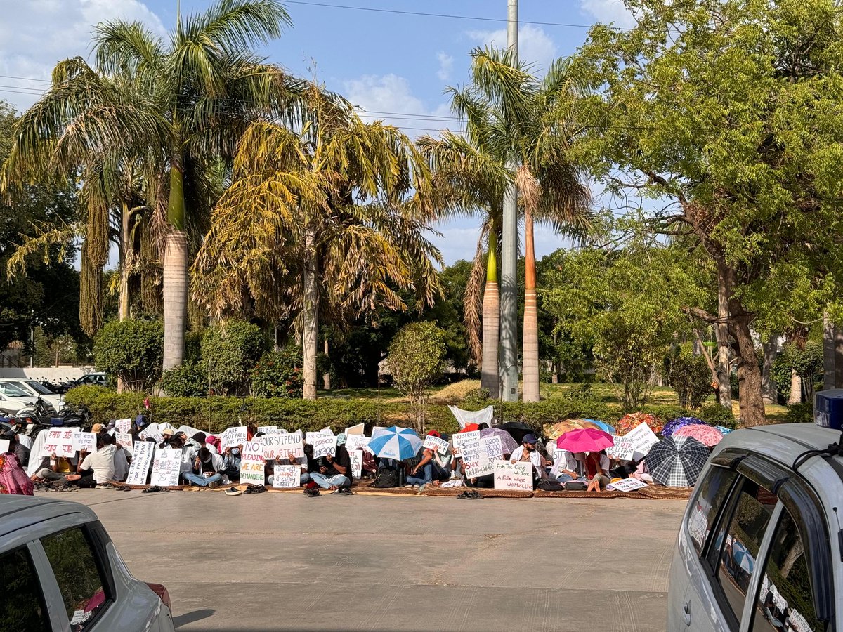 AshviniRathwa's tweet photo. The ignorance of management is what we get after working day and night!#WEWANTJUSTICE #interns #nmc #amreli #underpaid #stipend #fairpay #shantabaa_med #amreli https://t.co/3HTm6yUJ3b