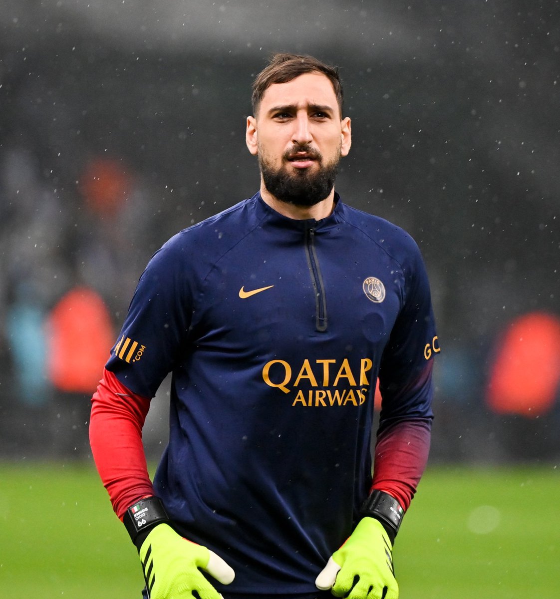 _BeFootball's tweet photo. 🚨 Gianluigi Donnarumma 𝗡’𝗘𝗦𝗧 𝗣𝗟𝗨𝗦 le gardien numéro 1 du PSG. ❌😳

Luis Enrique l’a averti, tout comme Tenas et Safonov, qu’il n’y aurait 𝗔𝗨𝗖𝗨𝗡𝗘 𝗛𝗜𝗘́𝗥𝗔𝗥𝗖𝗛𝗜𝗘 définie en début de saison.

Toutes les cartes sont redistribuées. 

(@lequipe) https://t.co/AkcHOaSAz3