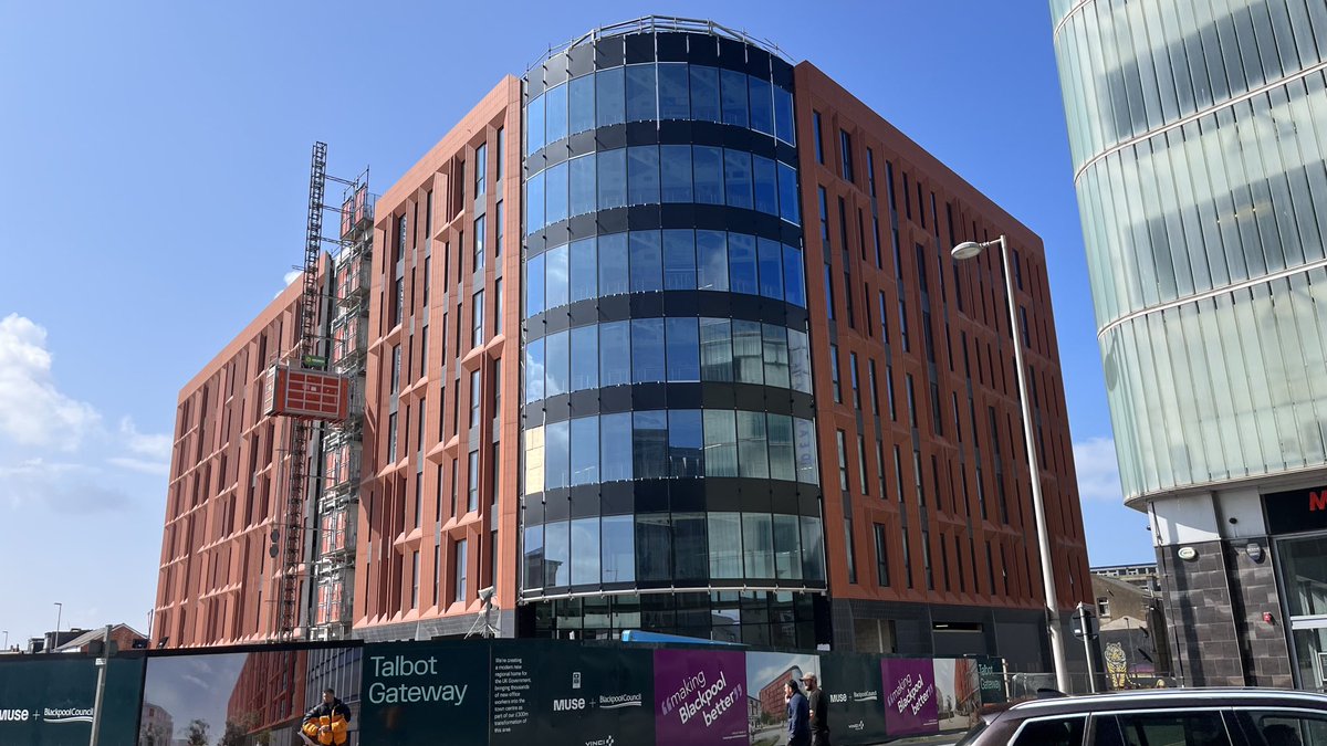King street Blackpool, a new government hub building for dwp, progressing at pace and looking great. Will bring 3000 jobs into the city centre as part of the talbot gateway regeneration. ⁦<a href="/MakeArchitects/">Make Architects</a>⁩ ⁦@muse_places⁩ ⁦<a href="/VINCI/">VINCI</a>⁩
