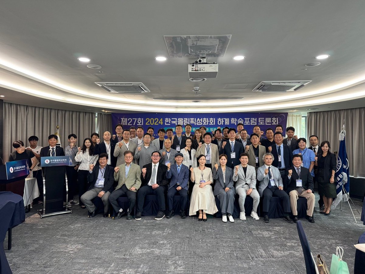 OKLim_GM's tweet image. [대한민국 전문체육의 부흥을 위해 체육인 여러분들과 함께 고민하고 함께 행동하겠습니다]

전문체육의 여러가지 현실적 문제들이 개선되고 생활체육 확산의 마중물, 롤모델로 우뚝 설 수 있도록 저 임오경 대한민국 체육인들과 함께 손잡고 앞장서도록 하겠습니다

#전문체육 #광명갑 #광명은_임오경