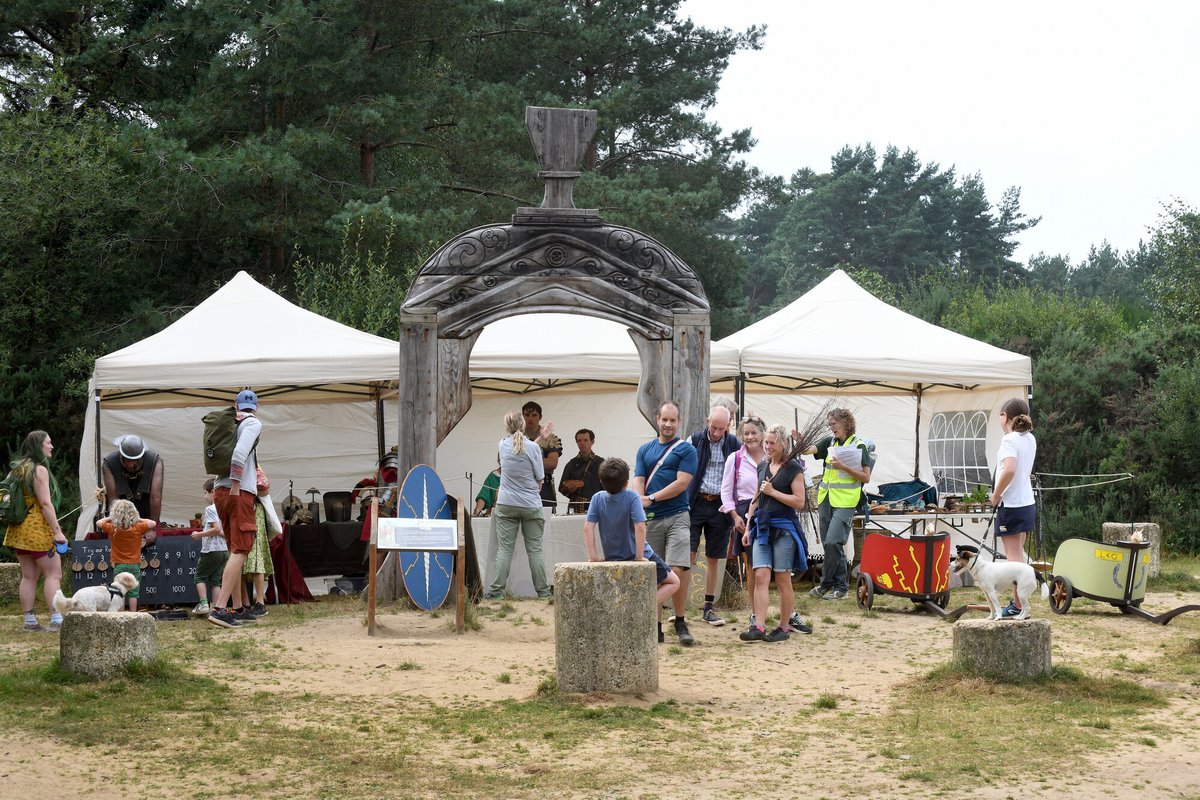 sdnpa's tweet image. Looking for something FREE this weekend?

Join us at Hogmoor Inclosure for &apos;Secrets of the Heath&apos; - our annual celebration of the history and wildlife of lowland heaths.

No booking required.

Find out more 👉 southdowns.gov.uk/secrets-of-the…

#SouthDowns #Hampshire #HelpTheHeaths