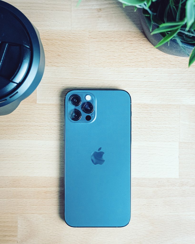online_techjoy's tweet photo. Hey, stop deleting your photos: Check these 2 (IOS) settings to get more #iphone storage. To optimize your photos and videos, Go to settings>photos and toggle on optimize iphone storage| For this to work, you'll need to have the icloud photos setting above it enabled🔥 https://t.co/oNXNoiaLOI