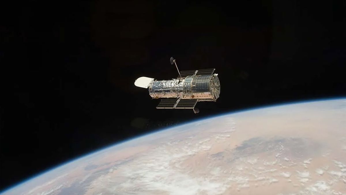 GemHunter64383's tweet photo. 🚀 Exciting news! NASA just wrapped up a conference on the Hubble Space Telescope. Despite a glitchy gyroscope, it's shifting to one-gyroscope mode and set to keep exploring for years! Stay tuned for more updates! #HubbleTelescope #SpaceExploration #NASAUpdate 🌌 https://t.co/bjsI9iULKs