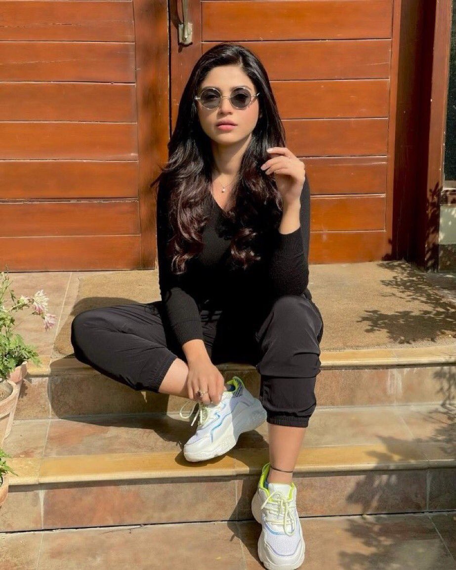 Jumma mubarak 🩵🌸 
Have a good afternoon 😊