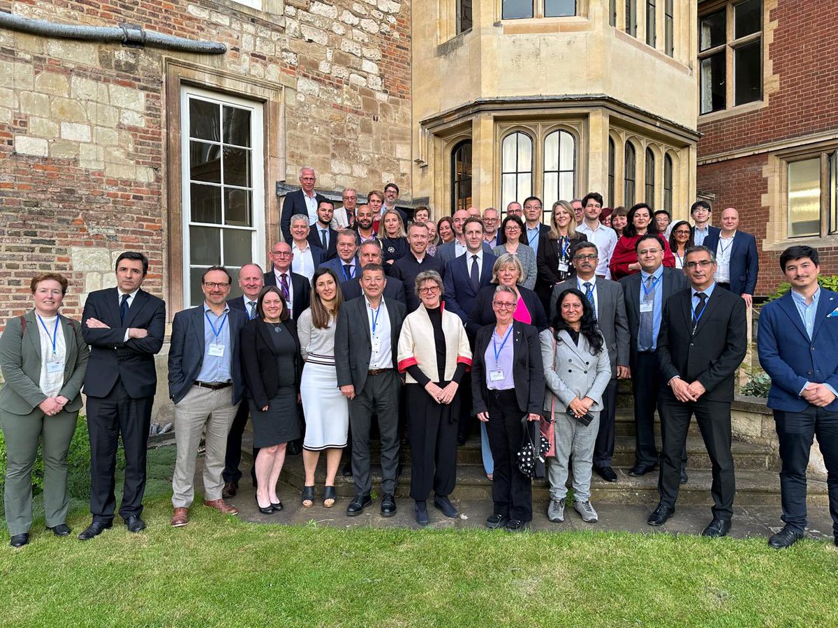 Antoine_CLT2's tweet image. As part of the UK #AMR inward mission delegates, I had the honor to be part of Professor Dame Sally Davies’ guests at @TrinCollCam.

It was inspiring to see everyone’s engagement, and a fruitful opportunity to make connections to collaborate against AMR!
#AMRUK20