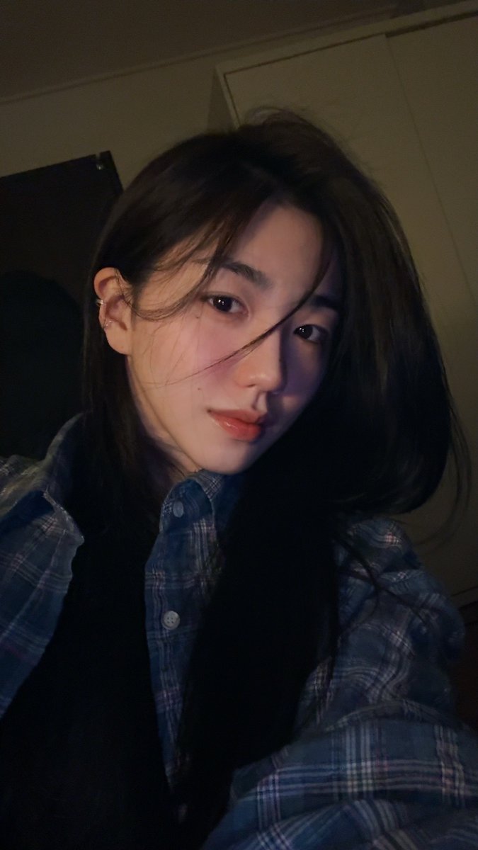 Girls Never END!
END 대신 AND ( 그리고...!! )

#tripleS #트리플에스
#SoHyun #소현