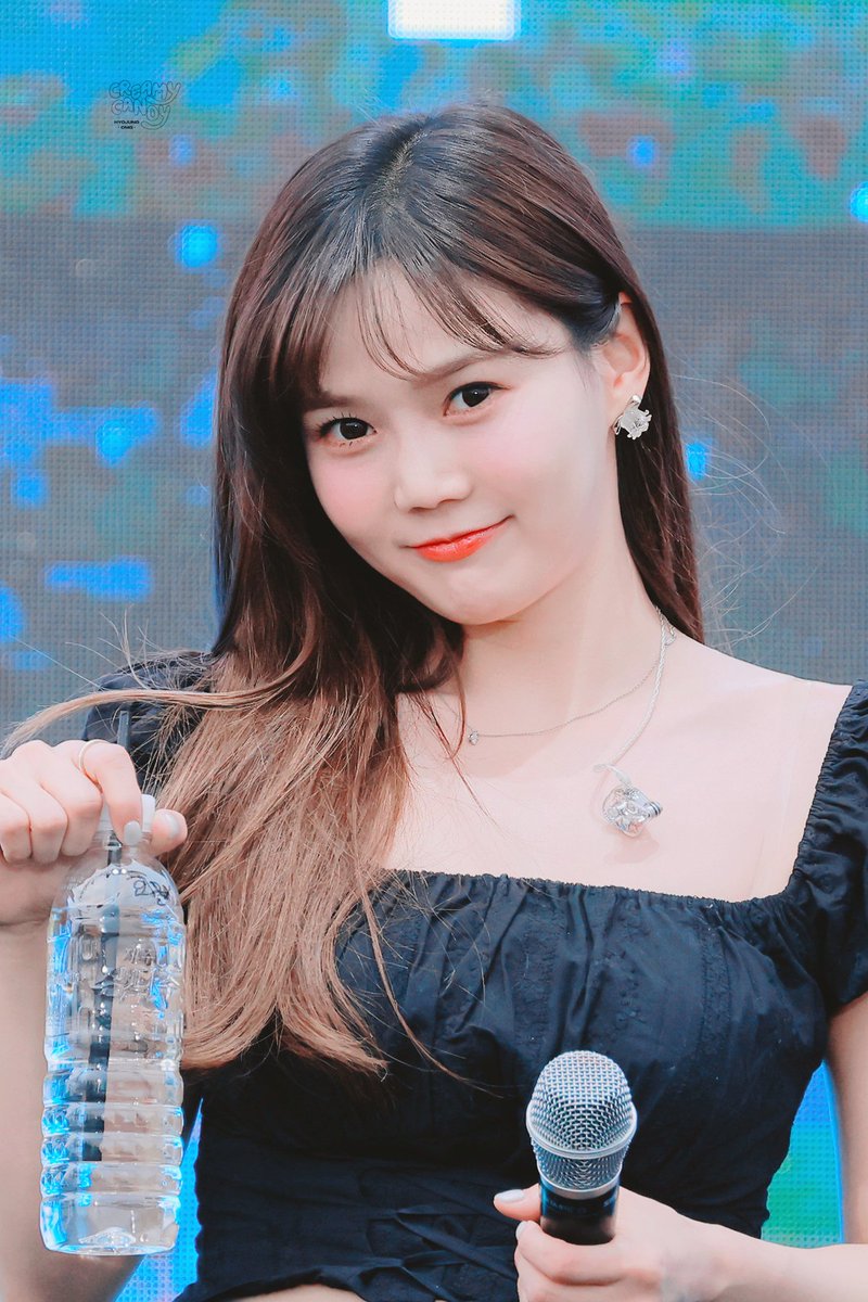 240605 #오마이걸 #효정 

이여자가아름다워