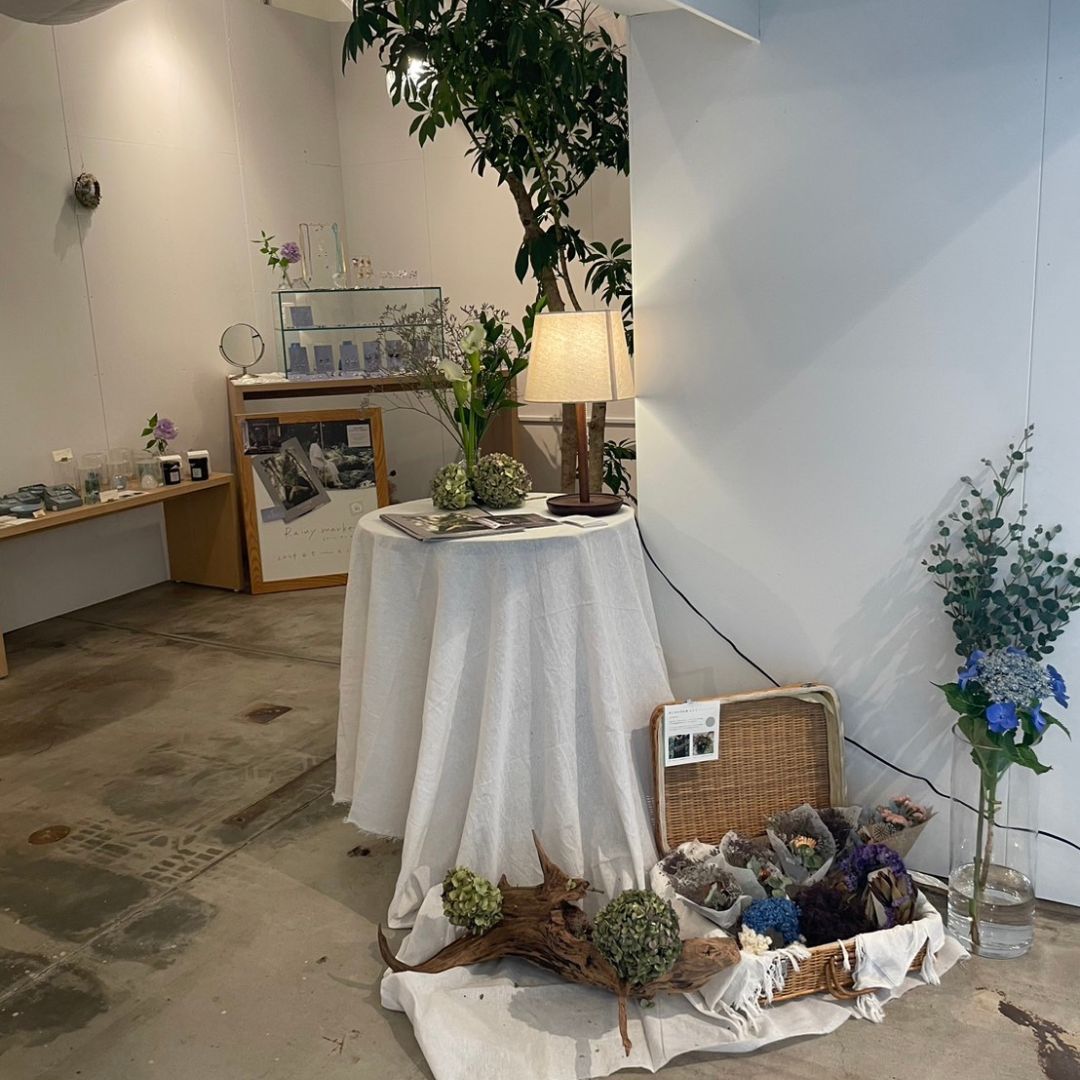 workszerodesign's tweet photo. 当社が運営しておりますAcogalette cafeにて、『デザインと出会う日 Rainy market』開催中です☂️なんとなく気分がブルーになるこれからの梅雨を少しでも豊かにできるようにと、ご縁のある作家さんの方々の『梅雨』 『雨』にちなんだアイテムを販売しております。17日までです。是非お越しください♪ https://t.co/tIuOfRfdRl