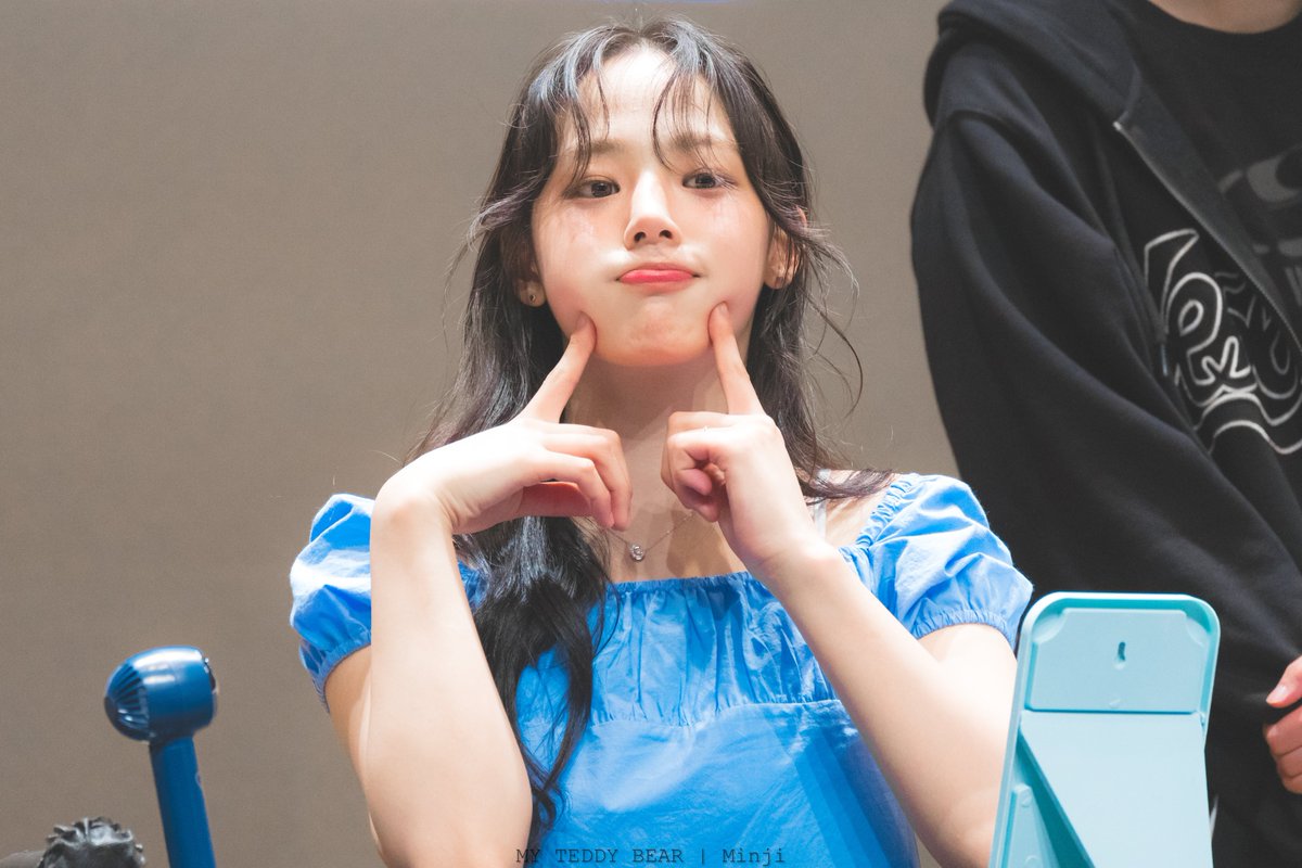 BH_Fortherecord's tweet photo. 240606 알라딘 팬사

💙 NEWJEANS NEVER DIE by 김민지 💙

#NewJeans #뉴진스 #민지 #MINJI
@NewJeans_ADOR @NewJeans_twt https://t.co/lvjtpC4RJy