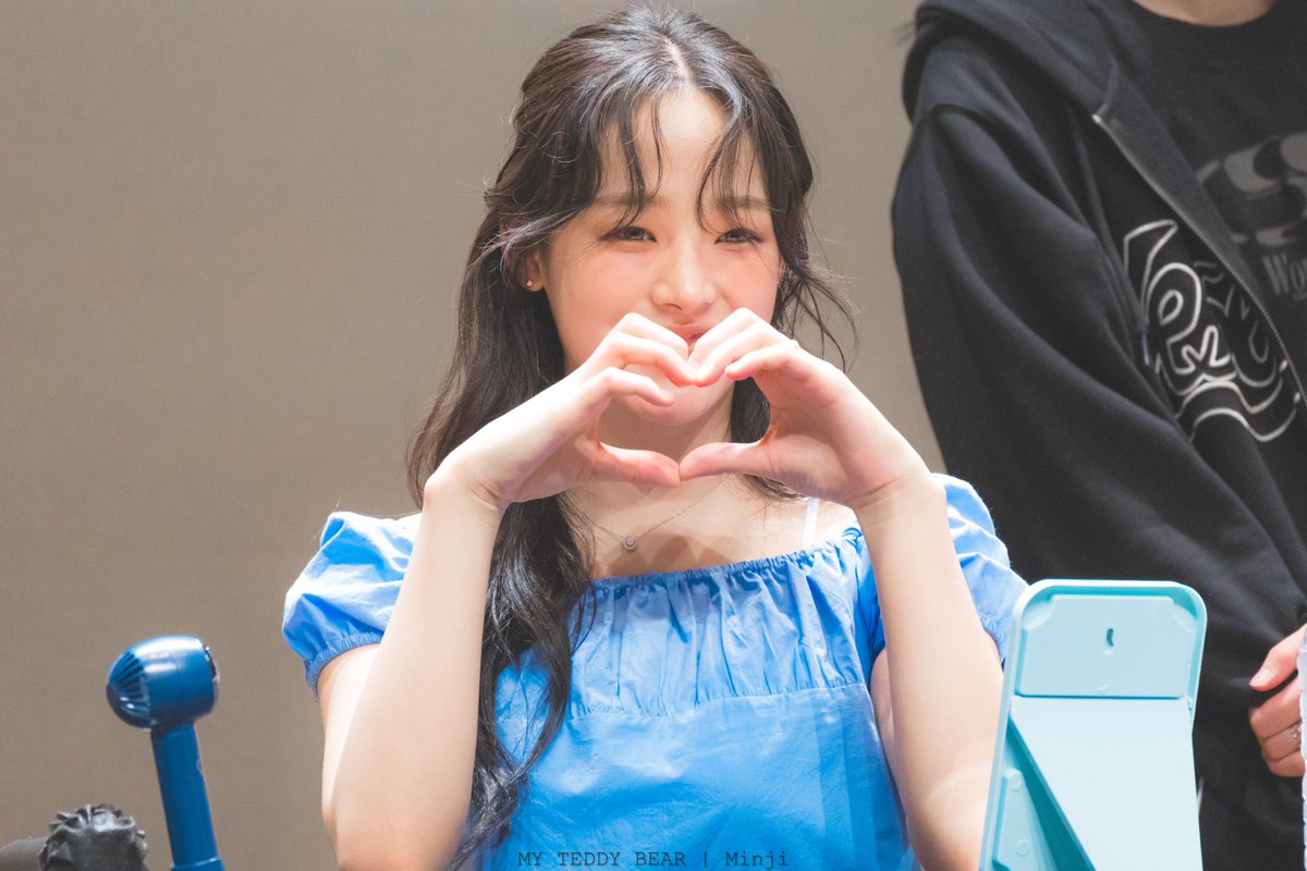 BH_Fortherecord's tweet photo. 240606 알라딘 팬사

💙 NEWJEANS NEVER DIE by 김민지 💙

#NewJeans #뉴진스 #민지 #MINJI
@NewJeans_ADOR @NewJeans_twt https://t.co/lvjtpC4RJy