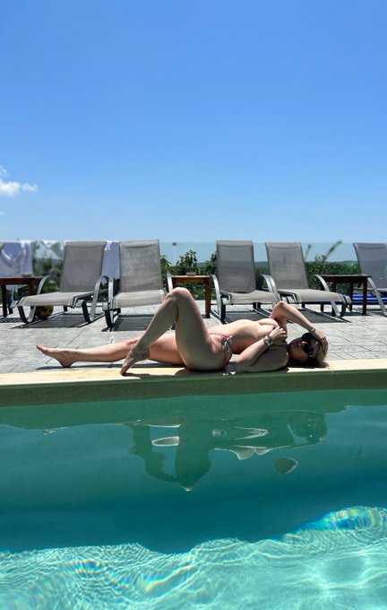 Join me on my travels for the next 10days!! I&rsquo;m heading to the beach to get my tits out and flash as<a href="/tag/x"class="tags"><span>#x</span></a>