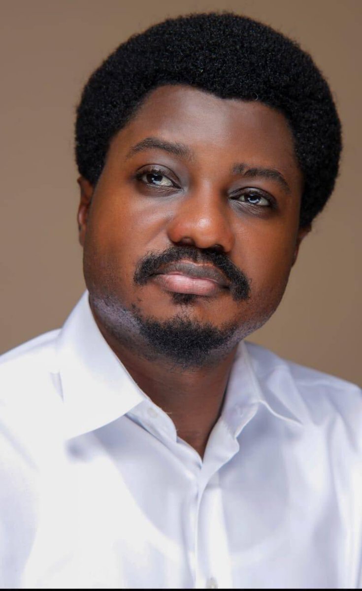 UpitMalix's tweet photo. Excellence Mr le ministre @ConstantMutamba êtes-vous au courant qu’on arrête les jeunes qui se laissent pousser les cheveux comme vous à la place des vrais KULUNA ? vous êtes aujourd’hui ministre de la justice, allons nous juger vos compétences par votre crinière ? https://t.co/b3eUpmn1rQ