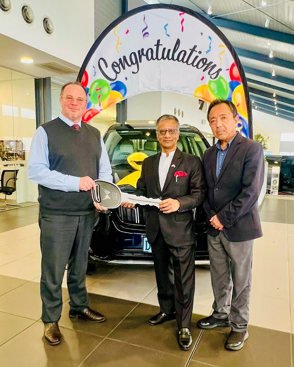 MahindraAus's tweet photo. We are delighted to have Mr Gopal Baglay, Indian High Commissioner to Australia drive the Mahindra XUV700

#HCICanberra #mahindraautoglobal #JohnMcGrathAuto #mahindrarise #nkitTaneja https://t.co/ci4kzlAzbl